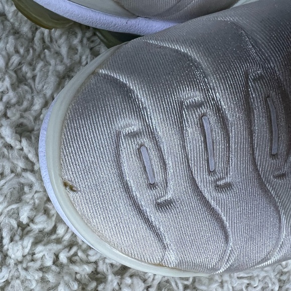 Men’s 7.5/ Women’s 9 Nike Air VaporMax Plus White Sneakers - Picture 6 of 9